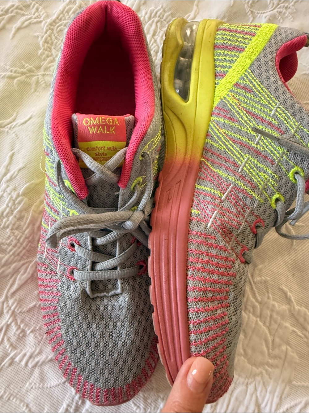 Women’s Gray & Pink Lightweight Running Shoes